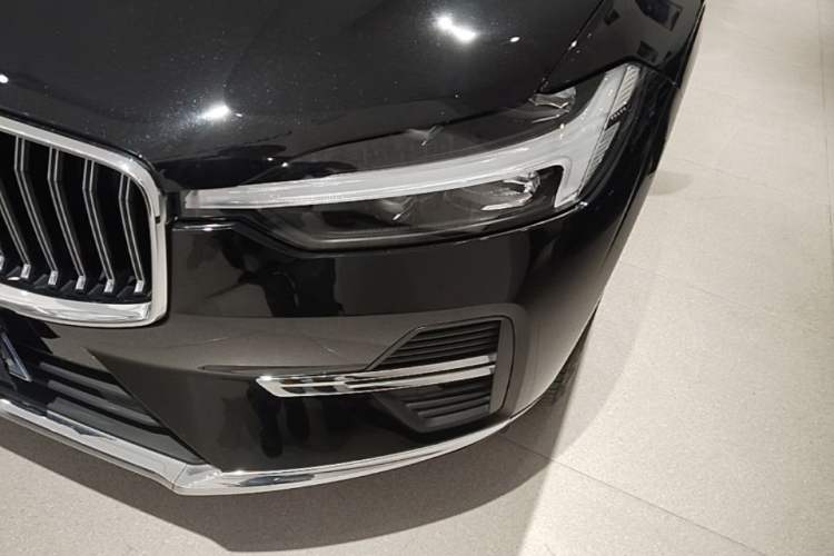 Used Volvo XC60 2024 B5 4x4 Smart Luxury Edition Left Front Headlight