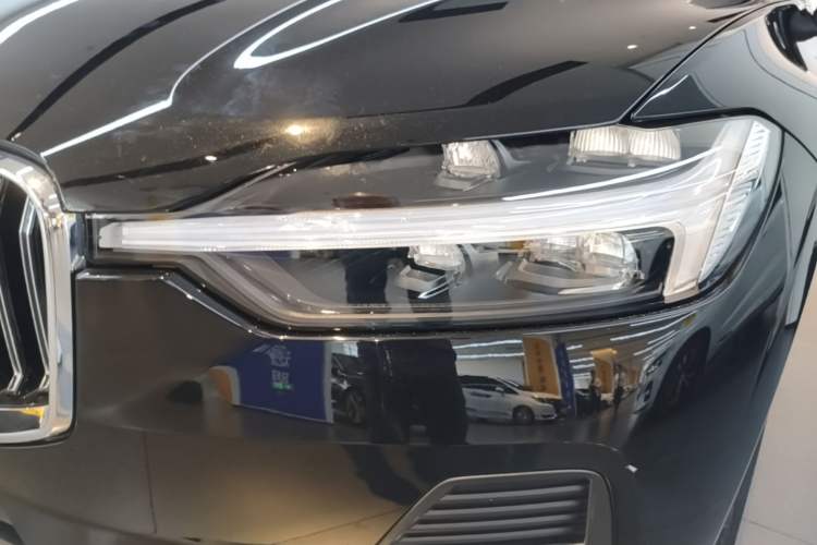 Used Volvo XC60 2024 B5 4x4 Smart Luxury Edition Left Front Headlight