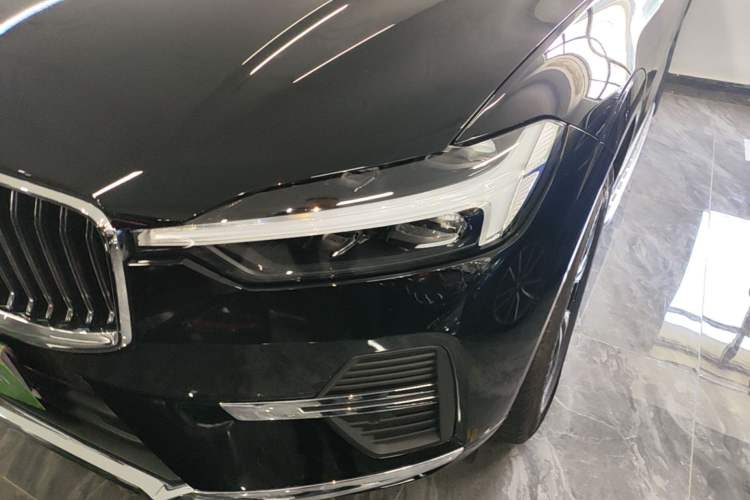 Used Volvo XC60 2024 B5 4x4 Smart Luxury Edition Left Front Headlight