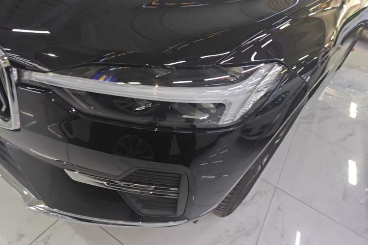 Used Volvo XC60 2024 B5 4x4 Smart Luxury Edition Left Front Headlight