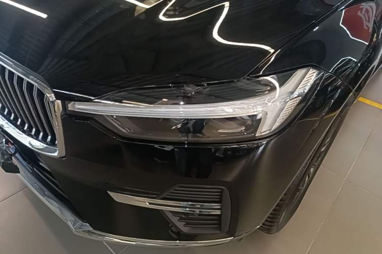 Used Volvo XC60 2024 B5 4x4 Smart Luxury Edition Left Front Headlight
