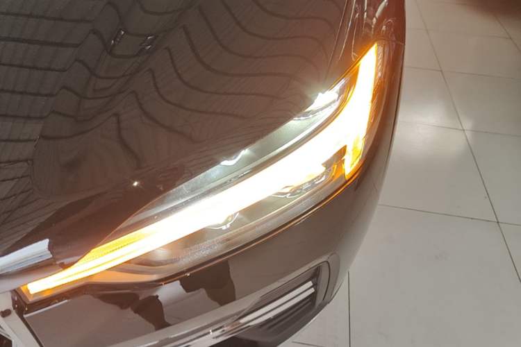 Used Volvo XC60 2024 B5 4x4 Smart Luxury Edition Left Front Headlight