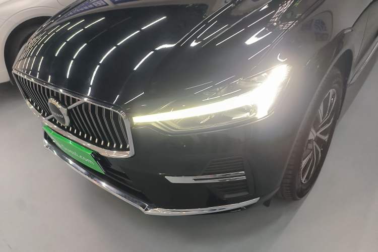 Used Volvo XC60 2024 B5 4x4 Smart Luxury Edition Left Front Headlight