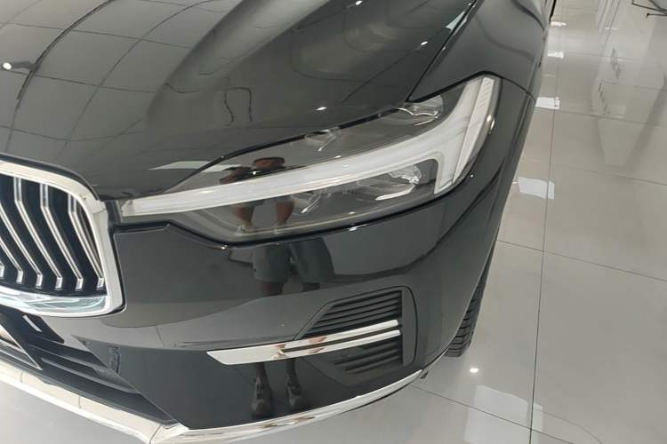 Used Volvo XC60 2024 B5 4x4 Smart Luxury Edition Left Front Headlight