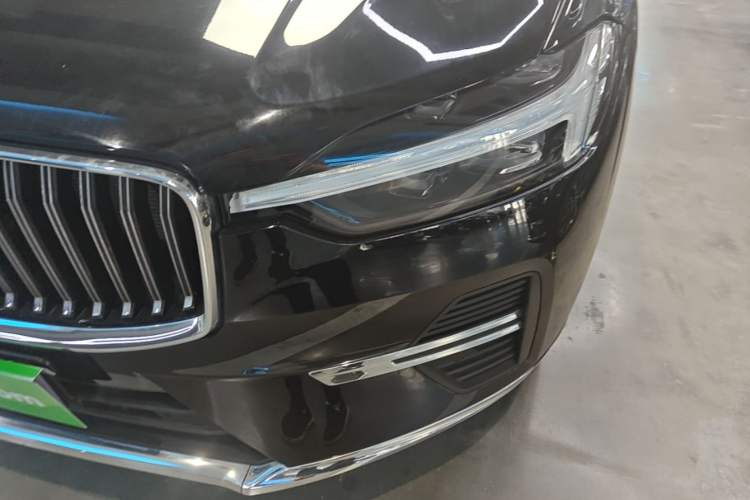 Used Volvo XC60 2024 B5 4x4 Smart Luxury Edition Left Front Headlight