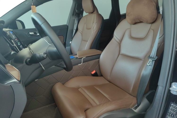 Used Volvo XC60 2024 B5 4x4 Smart Luxury Edition Left Front Seat