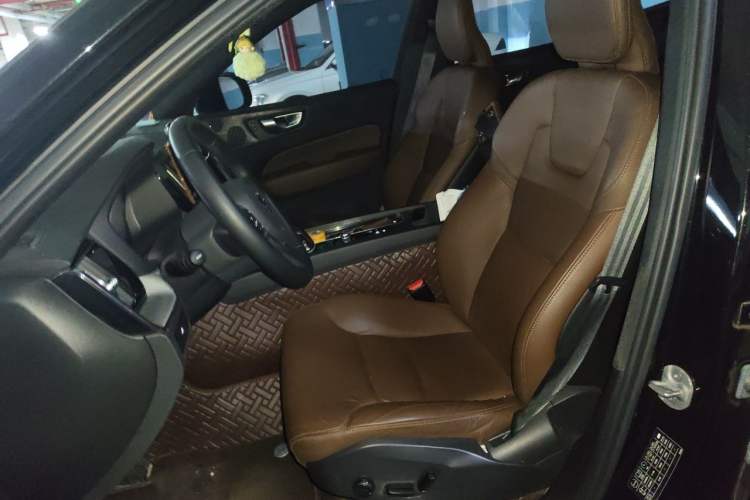 Used Volvo XC60 2024 B5 4x4 Smart Luxury Edition Left Front Seat