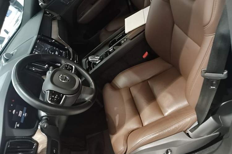 Used Volvo XC60 2024 B5 4x4 Smart Luxury Edition Left Front Seat