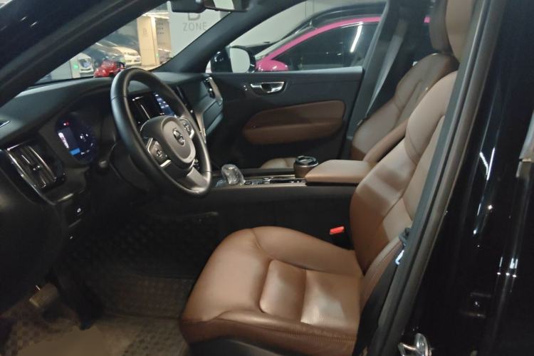 Used Volvo XC60 2024 B5 4x4 Smart Luxury Edition Left Front Seat