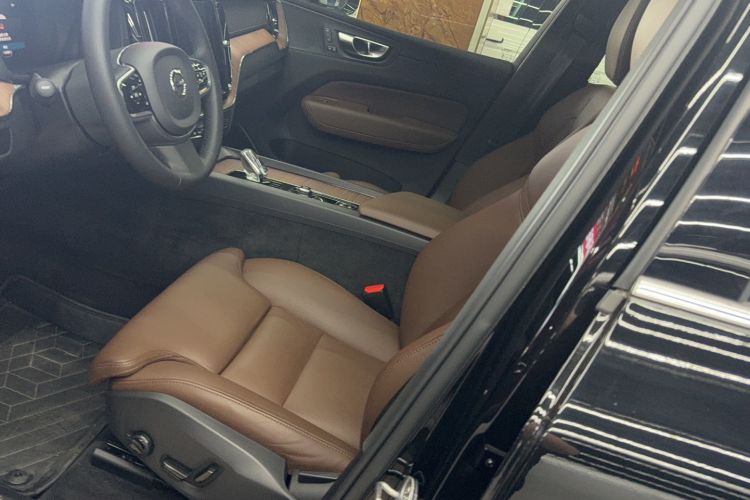 Used Volvo XC60 2024 B5 4x4 Smart Luxury Edition Left Front Seat