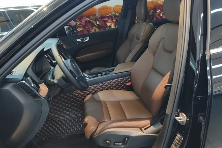 Used Volvo XC60 2024 B5 4x4 Smart Luxury Edition Left Front Seat