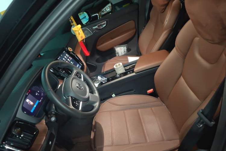 Used Volvo XC60 2024 B5 4x4 Smart Luxury Edition Left Front Seat