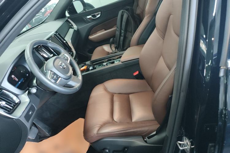 Used Volvo XC60 2024 B5 4x4 Smart Luxury Edition Left Front Seat