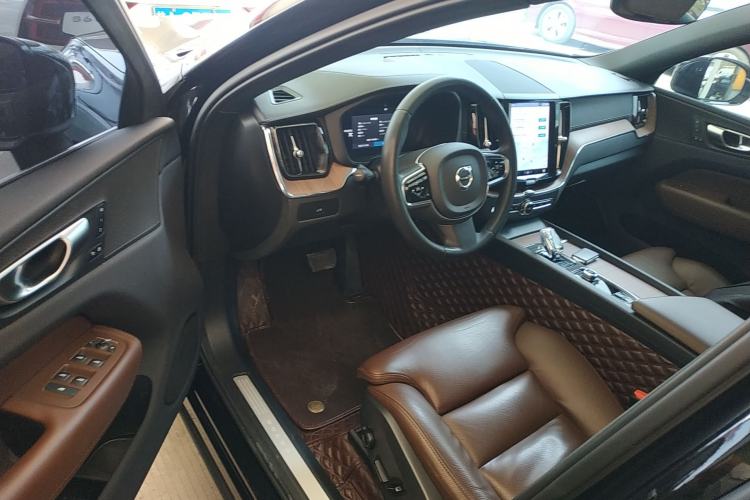 Used Volvo XC60 2024 B5 4x4 Smart Luxury Edition Left Front Seat