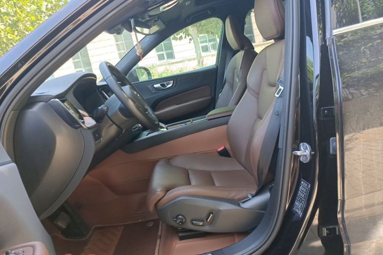 Used Volvo XC60 2024 B5 4x4 Smart Luxury Edition Left Front Seat
