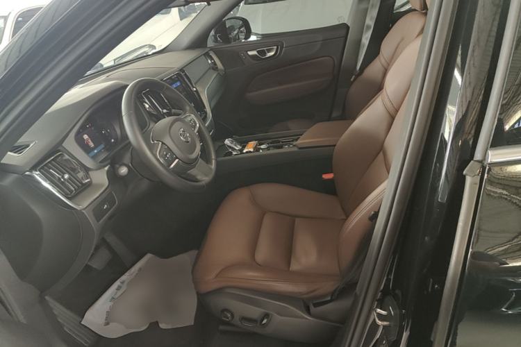 Used Volvo XC60 2024 B5 4x4 Smart Luxury Edition Left Front Seat