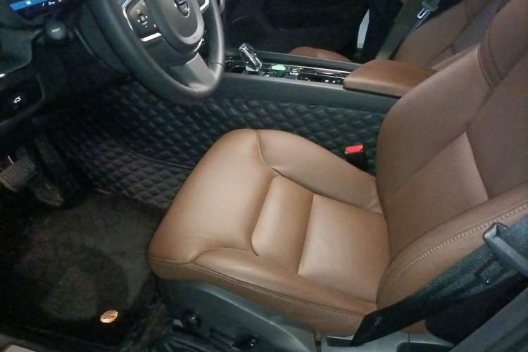Used Volvo XC60 2024 B5 4x4 Smart Luxury Edition Left Front Seat