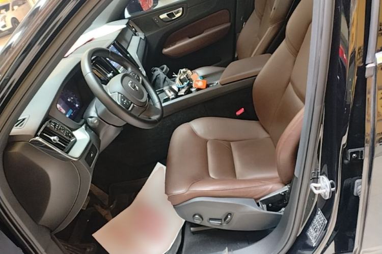 Used Volvo XC60 2024 B5 4x4 Smart Luxury Edition Left Front Seat