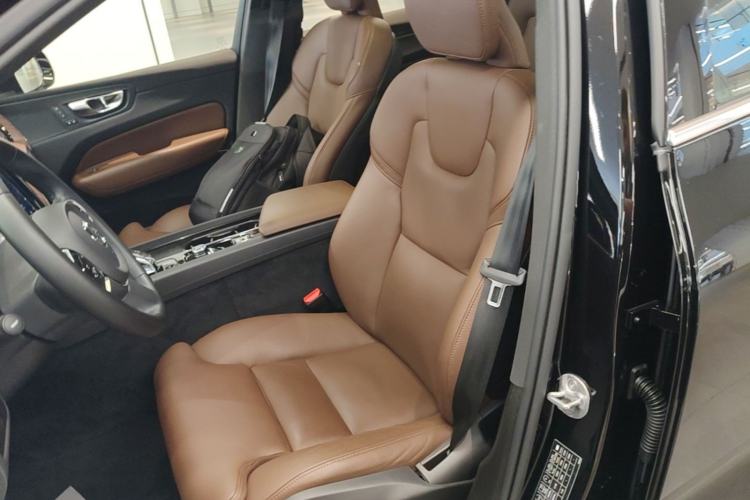 Used Volvo XC60 2024 B5 4x4 Smart Luxury Edition Left Front Seat