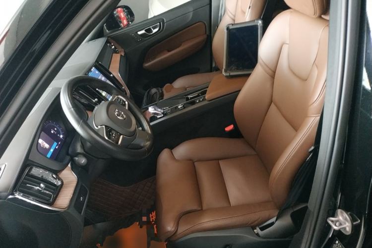 Used Volvo XC60 2024 B5 4x4 Smart Luxury Edition Left Front Seat
