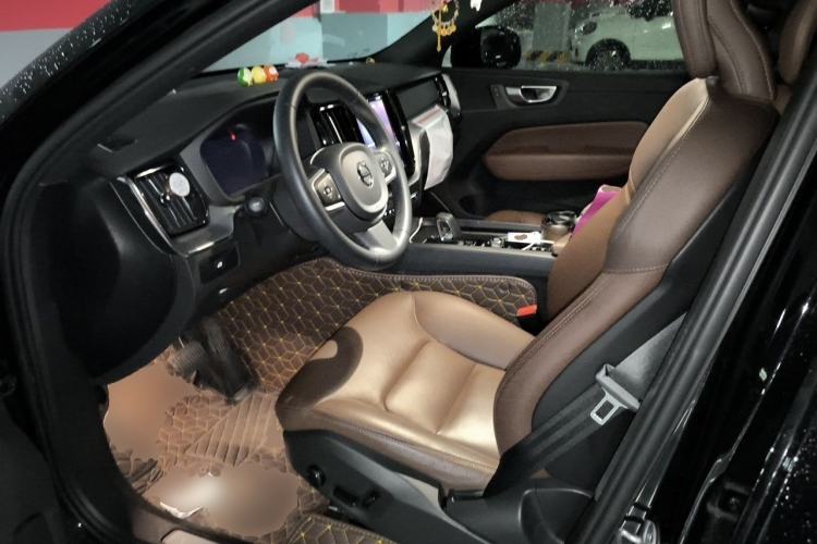 Used Volvo XC60 2024 B5 4x4 Smart Luxury Edition Left Front Seat