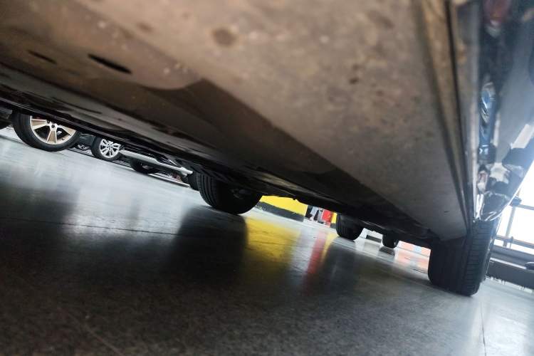 Used Volvo XC60 2024 B5 4x4 Smart Luxury Edition Left Side Sill