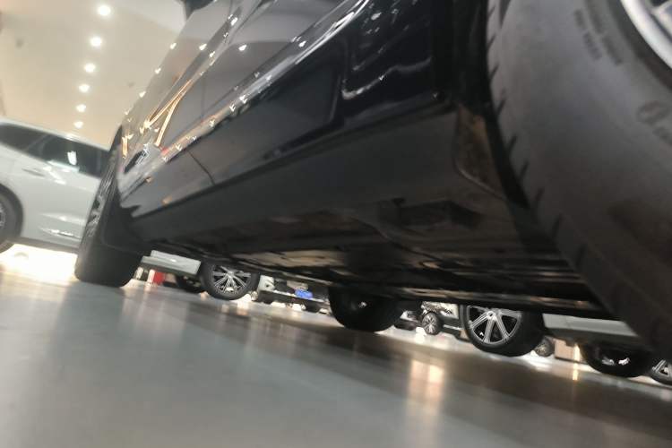 Used Volvo XC60 2024 B5 4x4 Smart Luxury Edition Left Side Sill