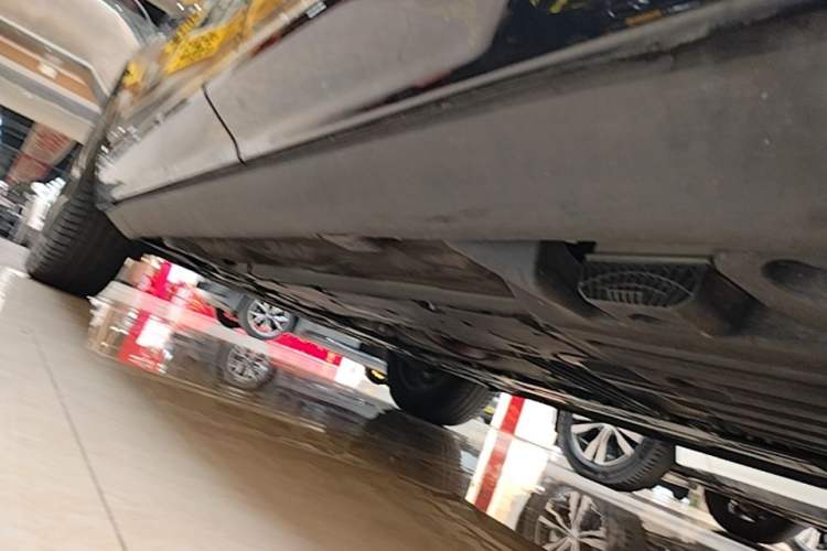 Used Volvo XC60 2024 B5 4x4 Smart Luxury Edition Left Side Sill