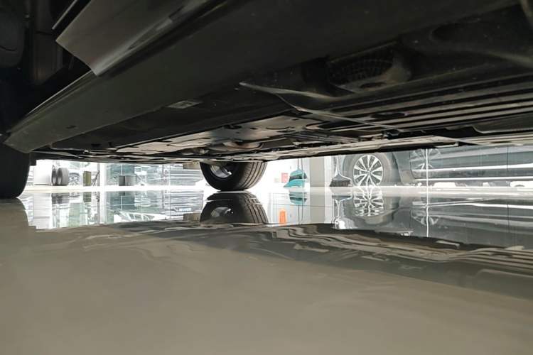 Used Volvo XC60 2024 B5 4x4 Smart Luxury Edition Left Side Sill