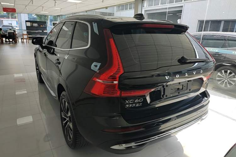 Used Volvo XC60 2024 B5 4x4 Smart Luxury Edition Rear Left 45 Deg