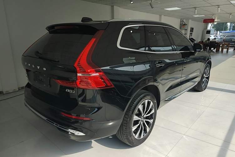 Used Volvo XC60 2024 B5 4x4 Smart Luxury Edition Rear Right 45 Deg