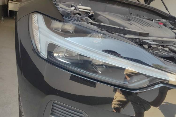 Used Volvo XC60 2024 B5 4x4 Smart Luxury Edition Right Front Headlight