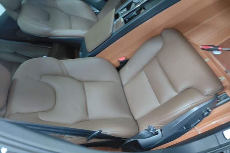 Used Volvo XC60 2024 B5 4x4 Smart Luxury Edition Right Front Seat