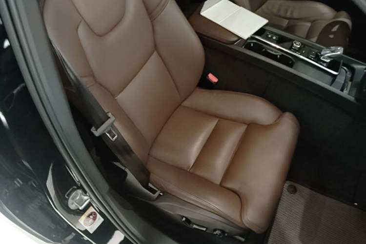 Used Volvo XC60 2024 B5 4x4 Smart Luxury Edition Right Front Seat