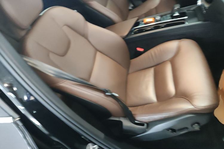 Used Volvo XC60 2024 B5 4x4 Smart Luxury Edition Right Front Seat