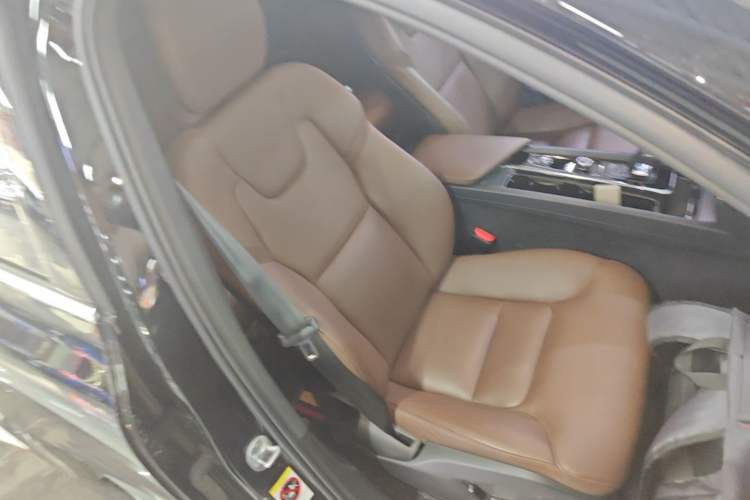 Used Volvo XC60 2024 B5 4x4 Smart Luxury Edition Right Front Seat