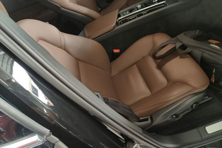 Used Volvo XC60 2024 B5 4x4 Smart Luxury Edition Right Front Seat