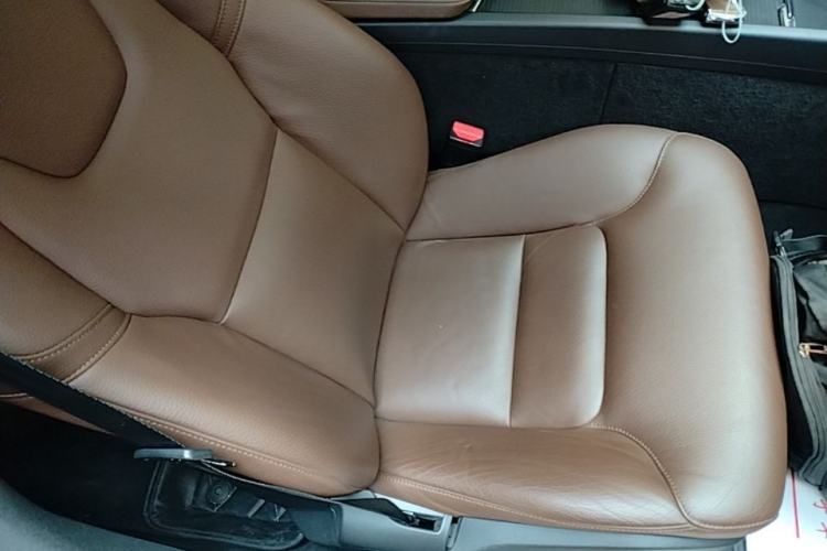 Used Volvo XC60 2024 B5 4x4 Smart Luxury Edition Right Front Seat