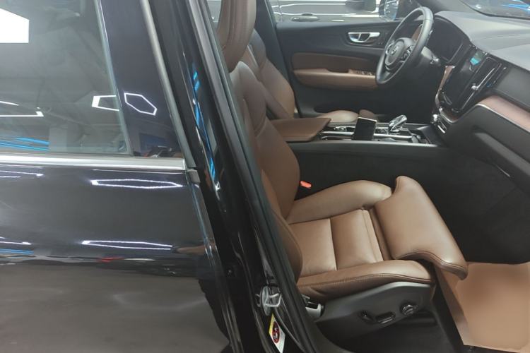 Used Volvo XC60 2024 B5 4x4 Smart Luxury Edition Right Front Seat