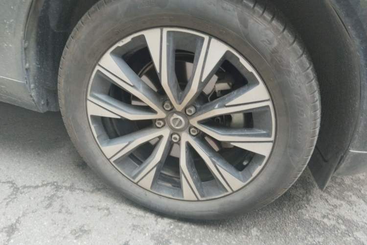 Used Volvo XC60 2024 B5 4x4 Smart Luxury Edition Right Front Wheel Hub