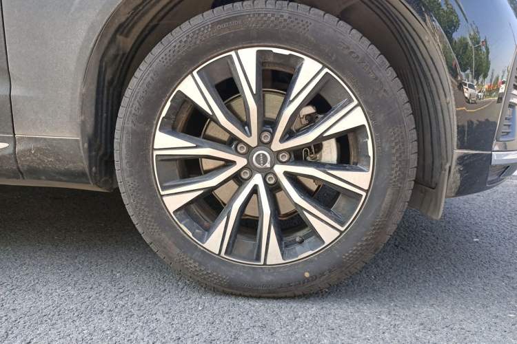 Used Volvo XC60 2024 B5 4x4 Smart Luxury Edition Right Front Wheel Hub