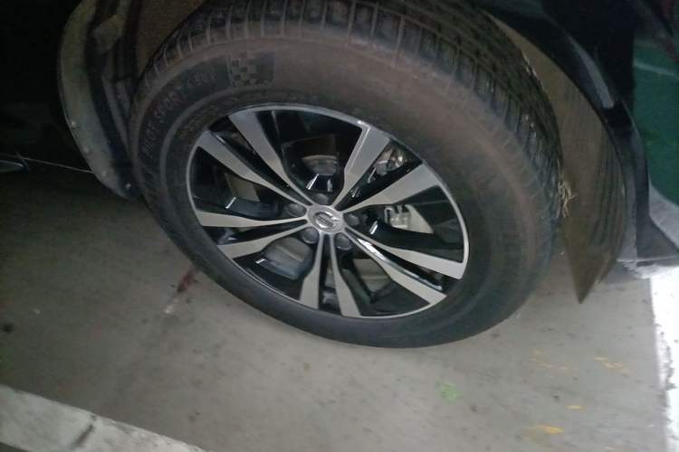 Used Volvo XC60 2024 B5 4x4 Smart Luxury Edition Right Front Wheel Hub