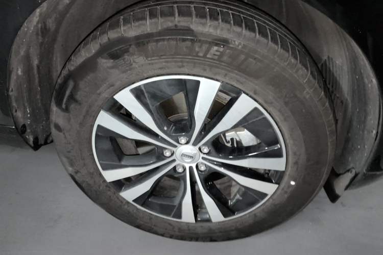 Used Volvo XC60 2024 B5 4x4 Smart Luxury Edition Right Front Wheel Hub