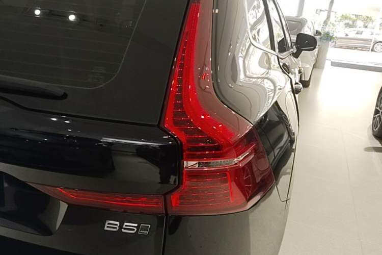 Used Volvo XC60 2024 B5 4x4 Smart Luxury Edition Right Rear Taillight