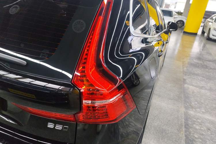 Used Volvo XC60 2024 B5 4x4 Smart Luxury Edition Right Rear Taillight