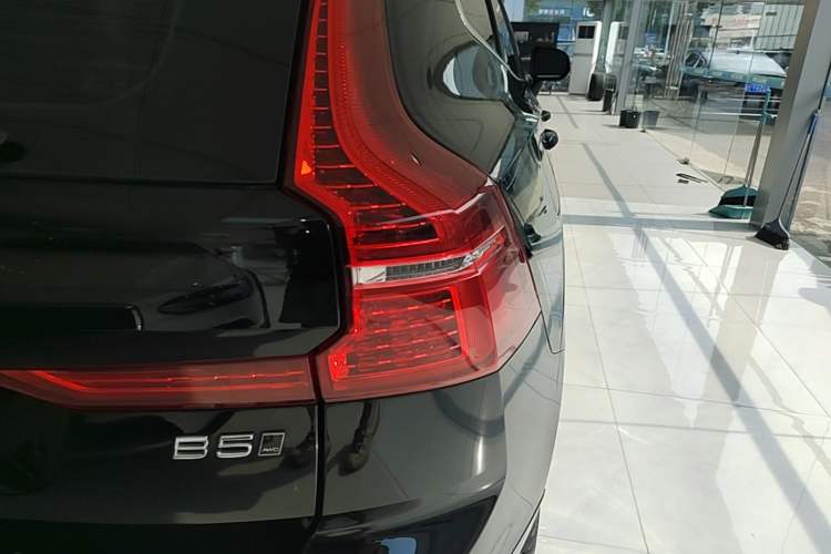 Used Volvo XC60 2024 B5 4x4 Smart Luxury Edition Right Rear Taillight