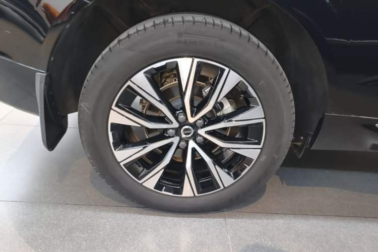 Used Volvo XC60 2024 B5 4x4 Smart Luxury Edition Right Rear Wheel Hub