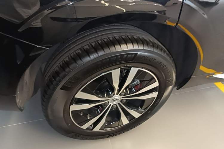 Used Volvo XC60 2024 B5 4x4 Smart Luxury Edition Right Rear Wheel Hub