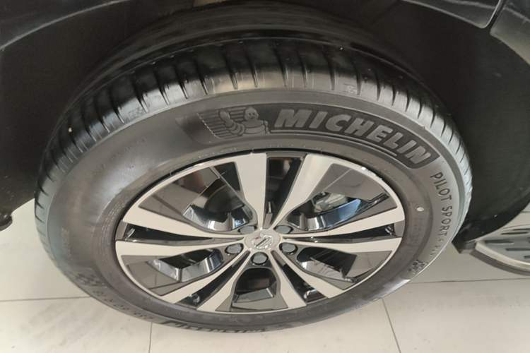 Used Volvo XC60 2024 B5 4x4 Smart Luxury Edition Right Rear Wheel Hub