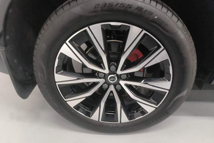 Used Volvo XC60 2024 B5 4x4 Smart Luxury Edition Right Rear Wheel Hub